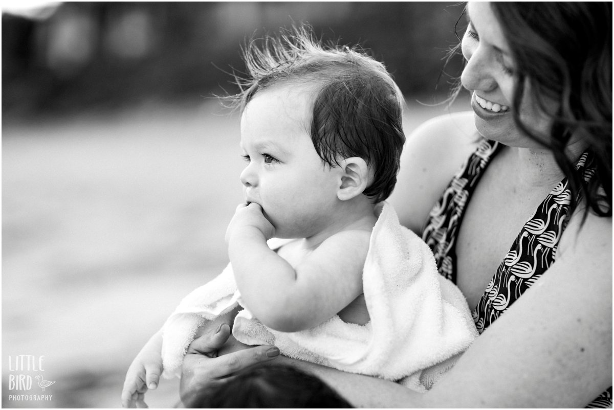 hawaii family photographer mom and baby at the beach