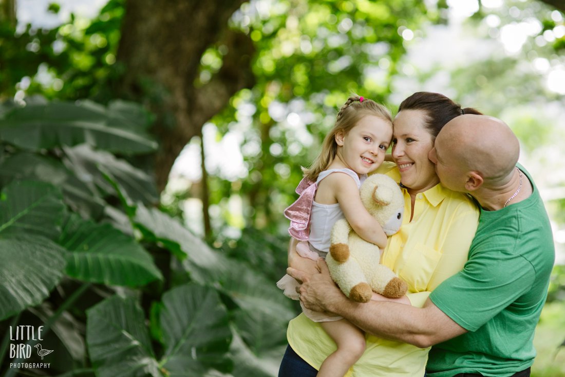 hawaii family lifestyle portraits at nuuanu valley park