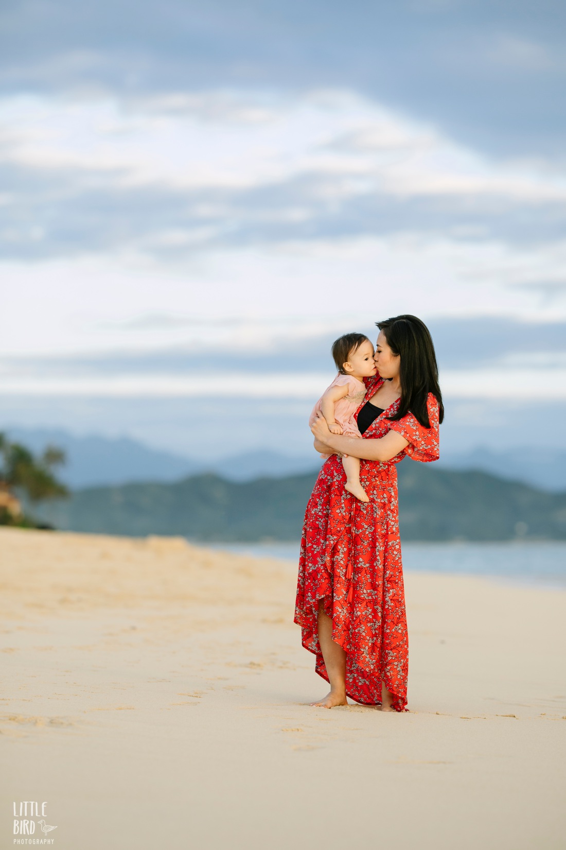 mom and baby photo session at lanikai beach