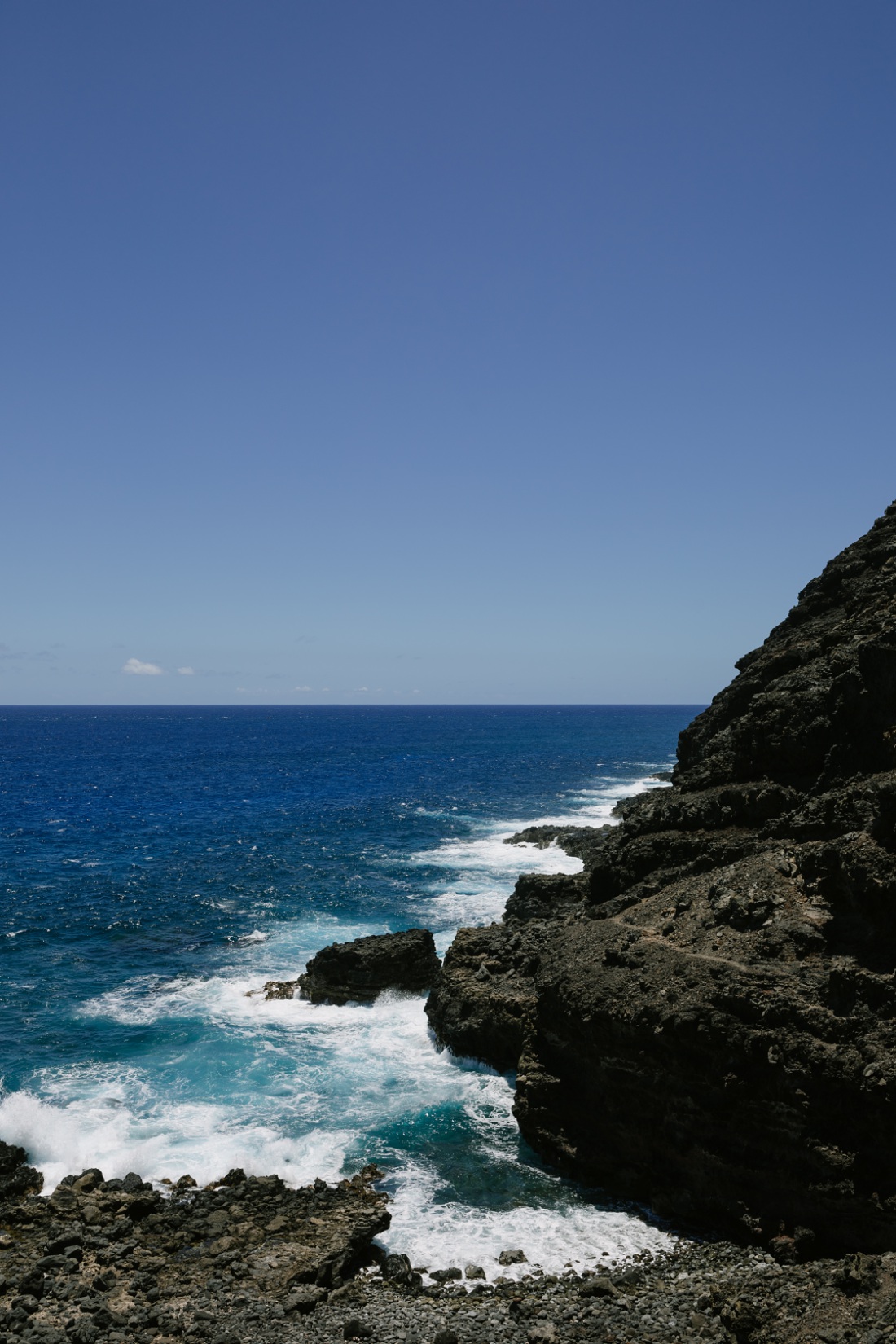 rocky cliffs of oahu