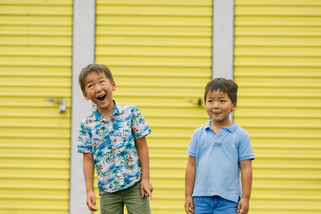 brothers being silly during a kailua family photoshoot
