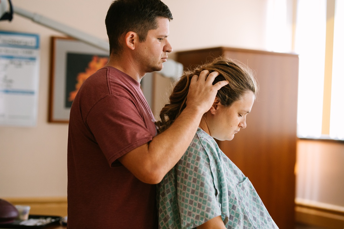 dad comforting mom during labor at tripler hospital