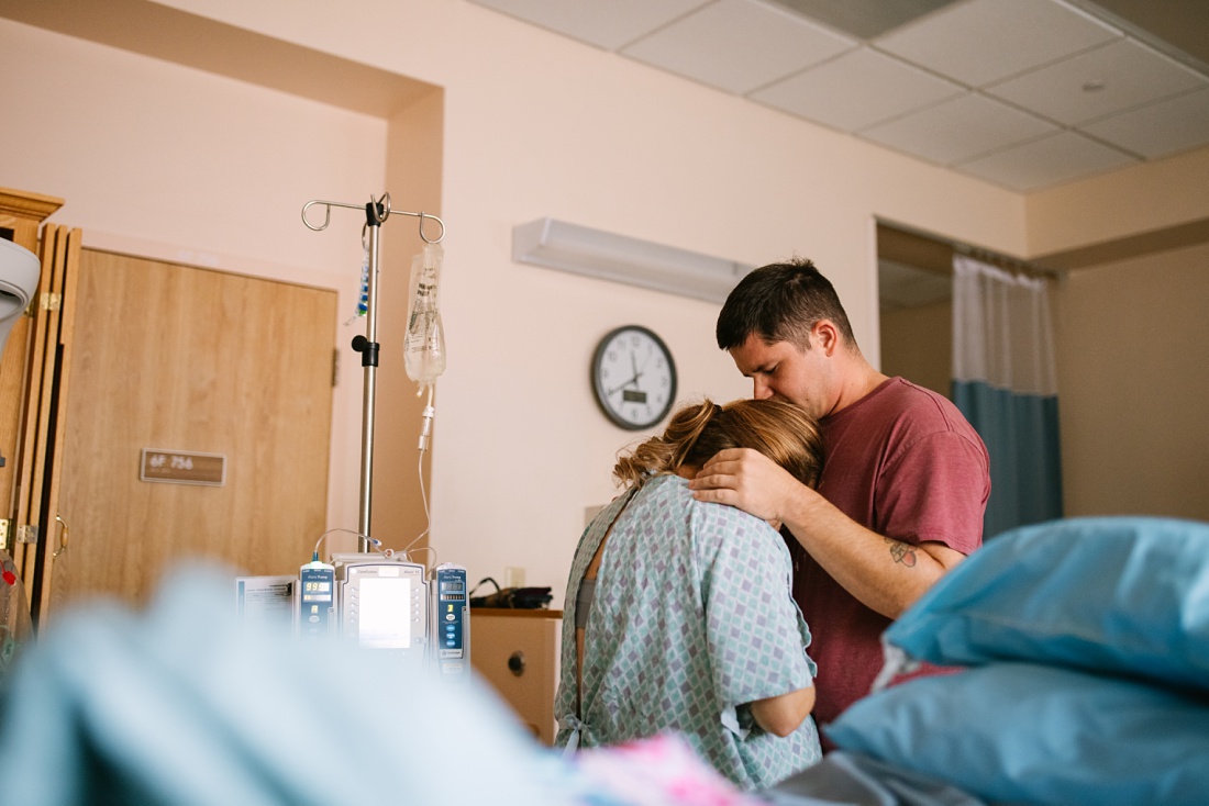dad comforting mom during a long labor at tripler hospital by oahu birth photographer