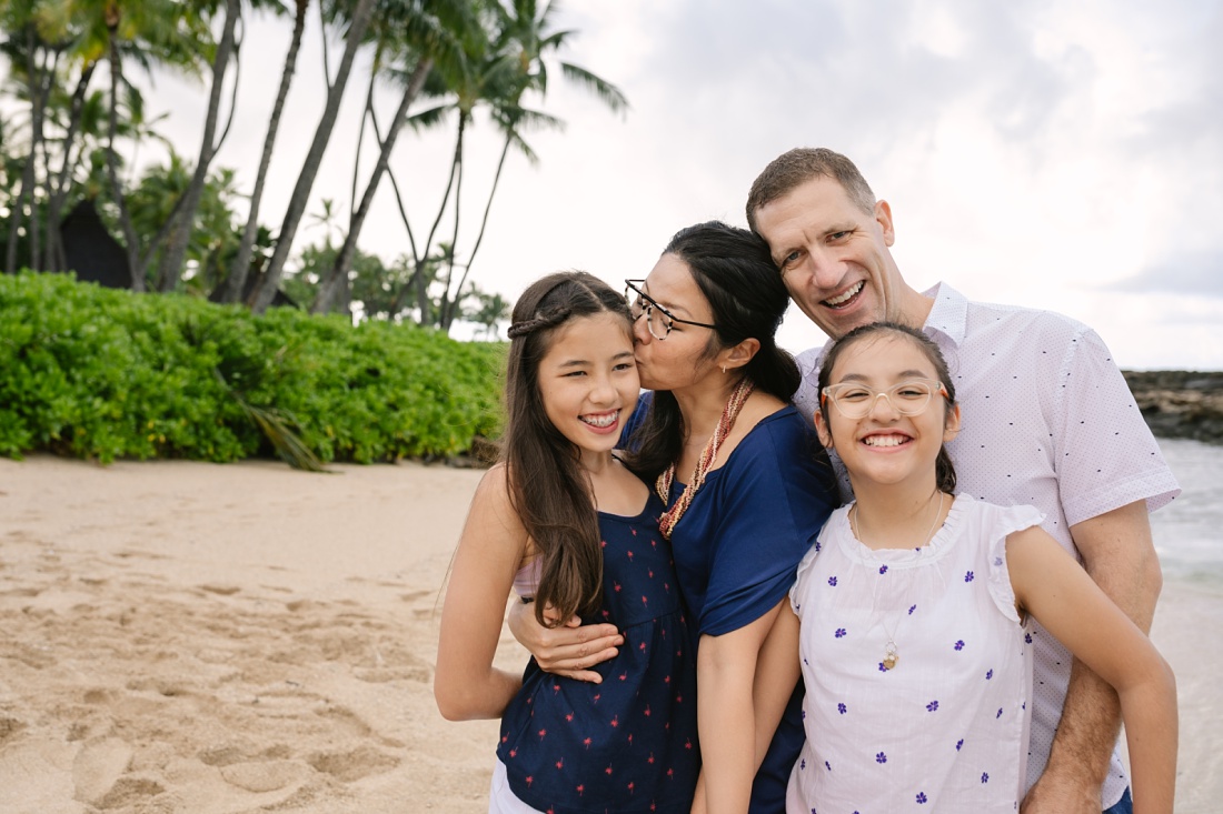 family photos at the beach in hawaii