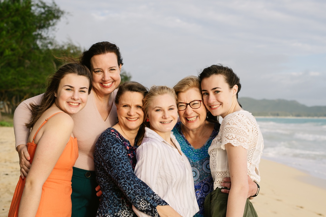 all the women in a family reunion photo session in hawaii