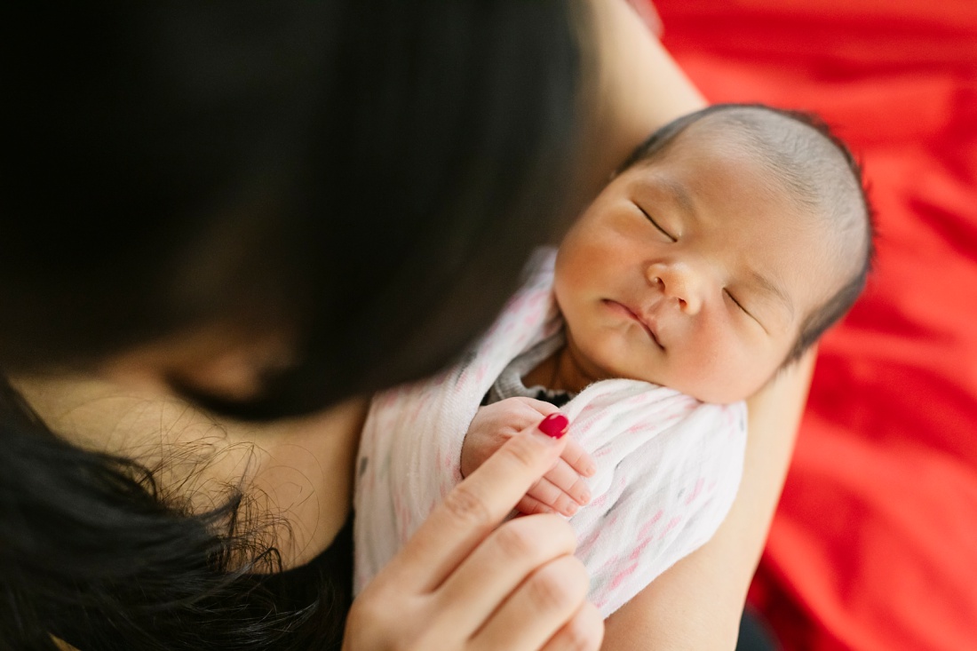 oahu newborn photographer baby portrait
