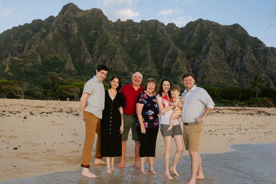 extended family vacation photoshoot in oahu
