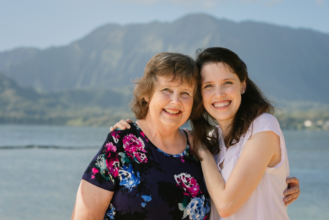 adult mom and child during an extended family photoshoot in oahu