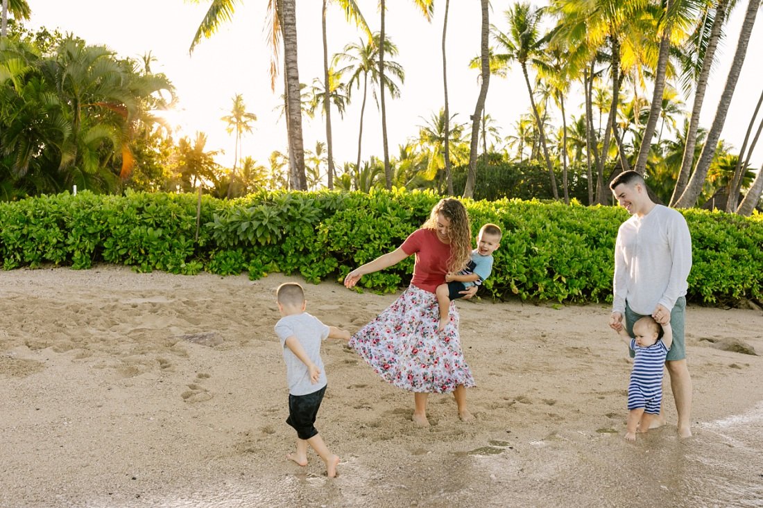 Family photographers in Oahu capture family at play
