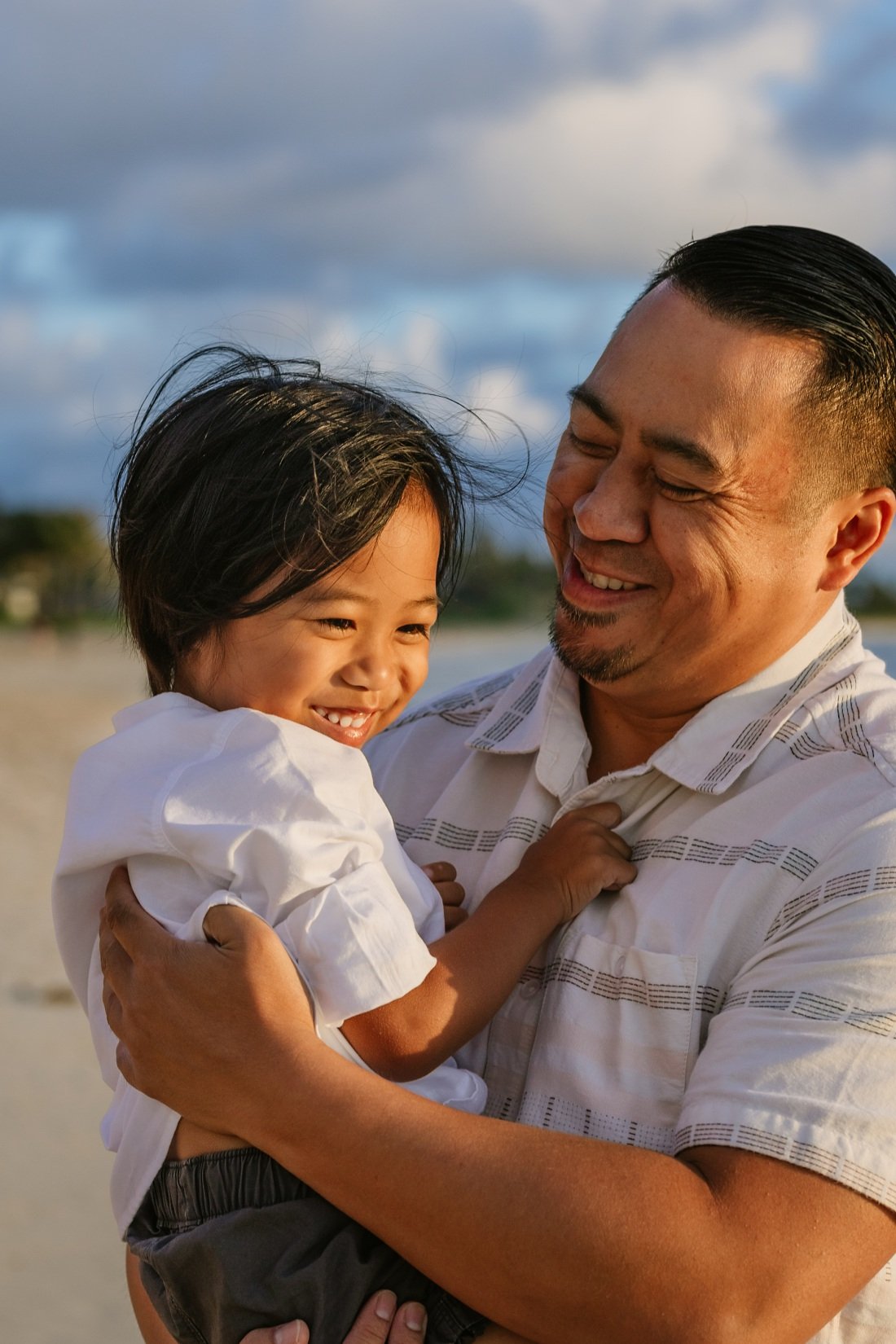 dad and son share a laugh during a kailua family photo session