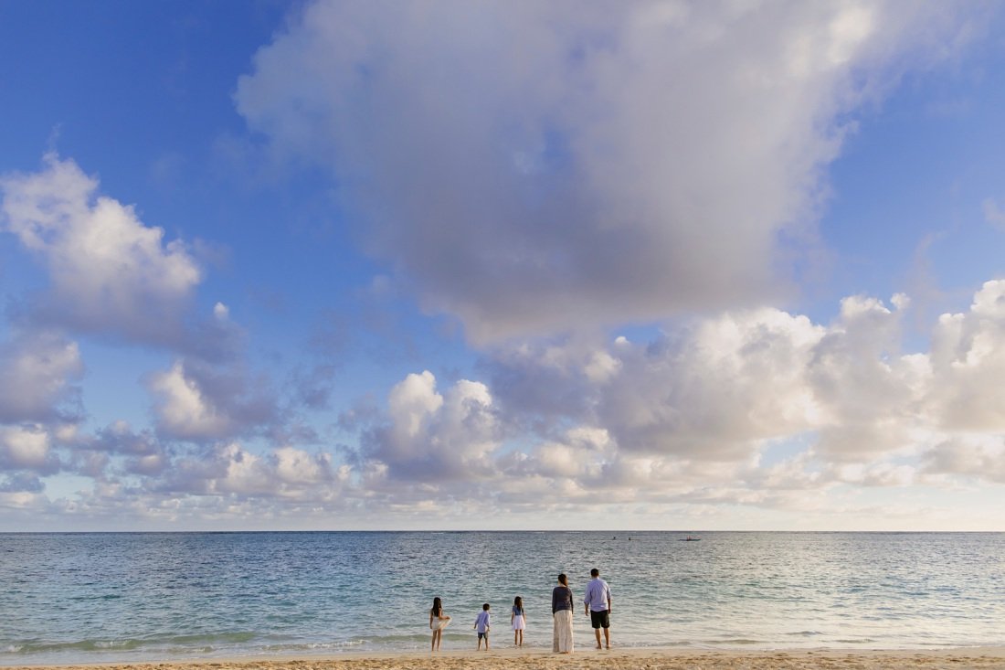 family watching the waves at lanikai beach kailua